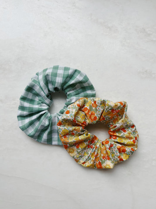 Set of two scrunchies