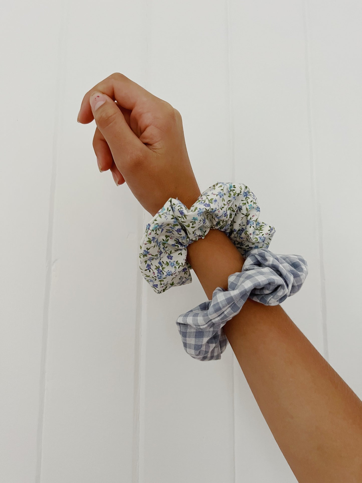 Set of two scrunchies